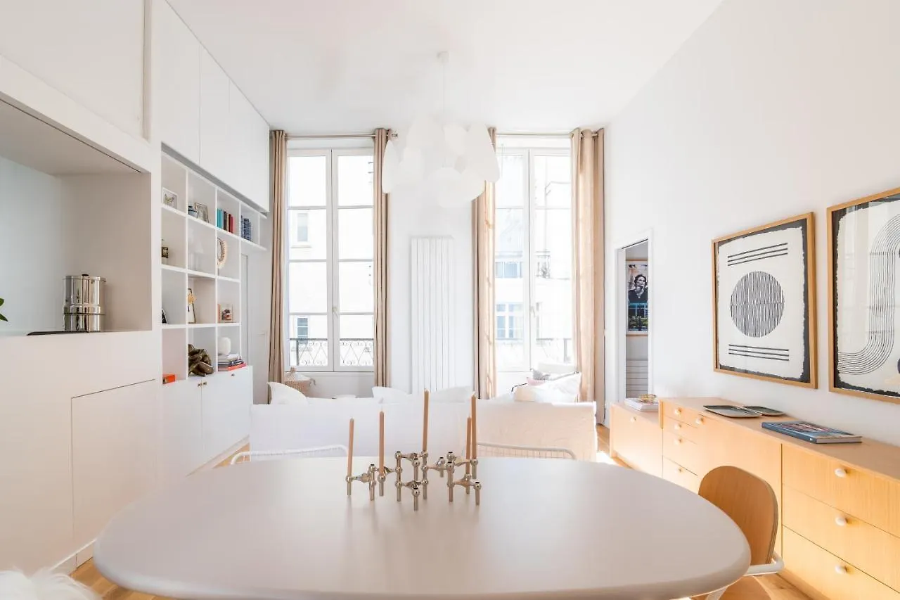 Veeve - Wondrous In White Apartment Paris
