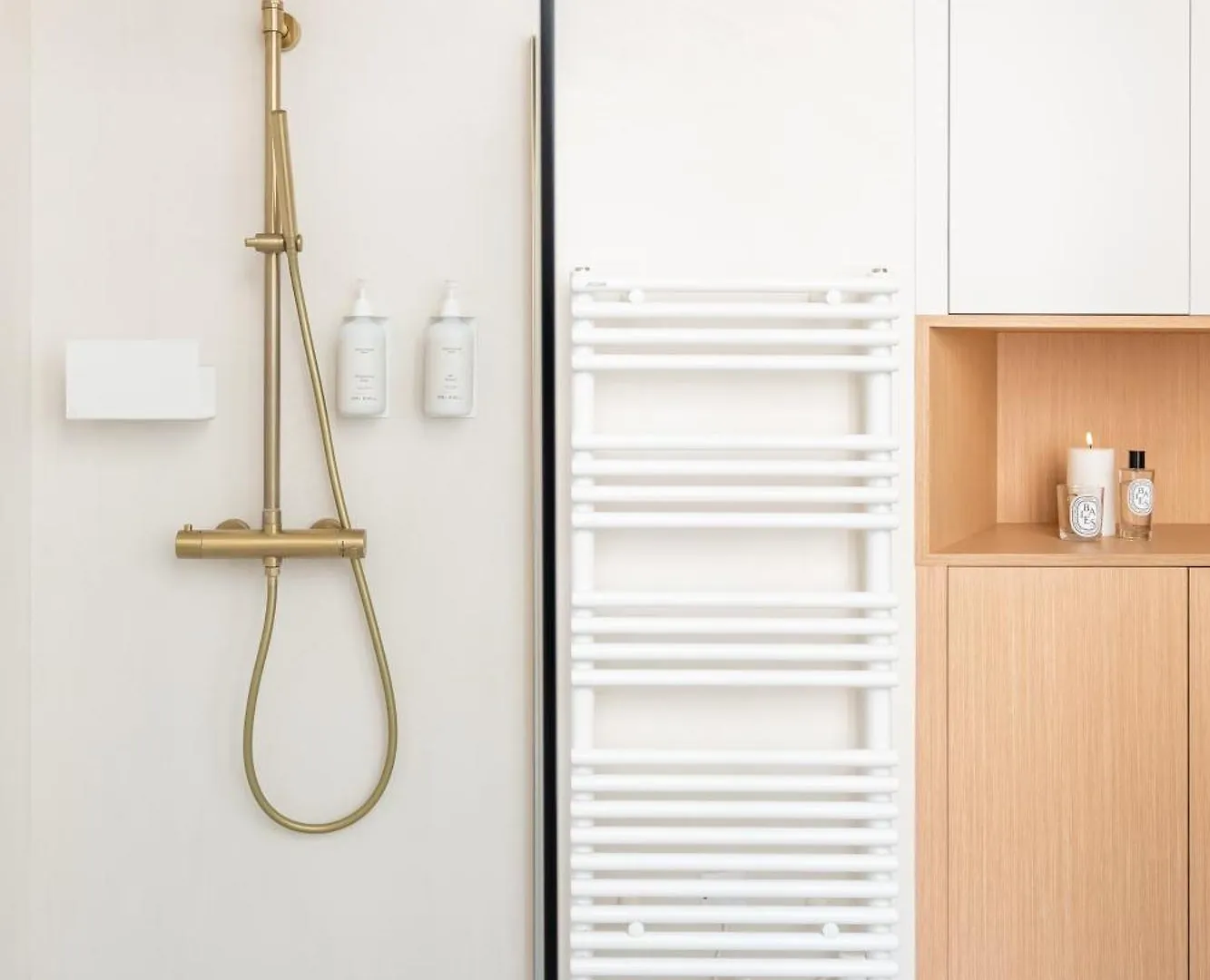 Veeve - Wondrous In White Apartment Paris