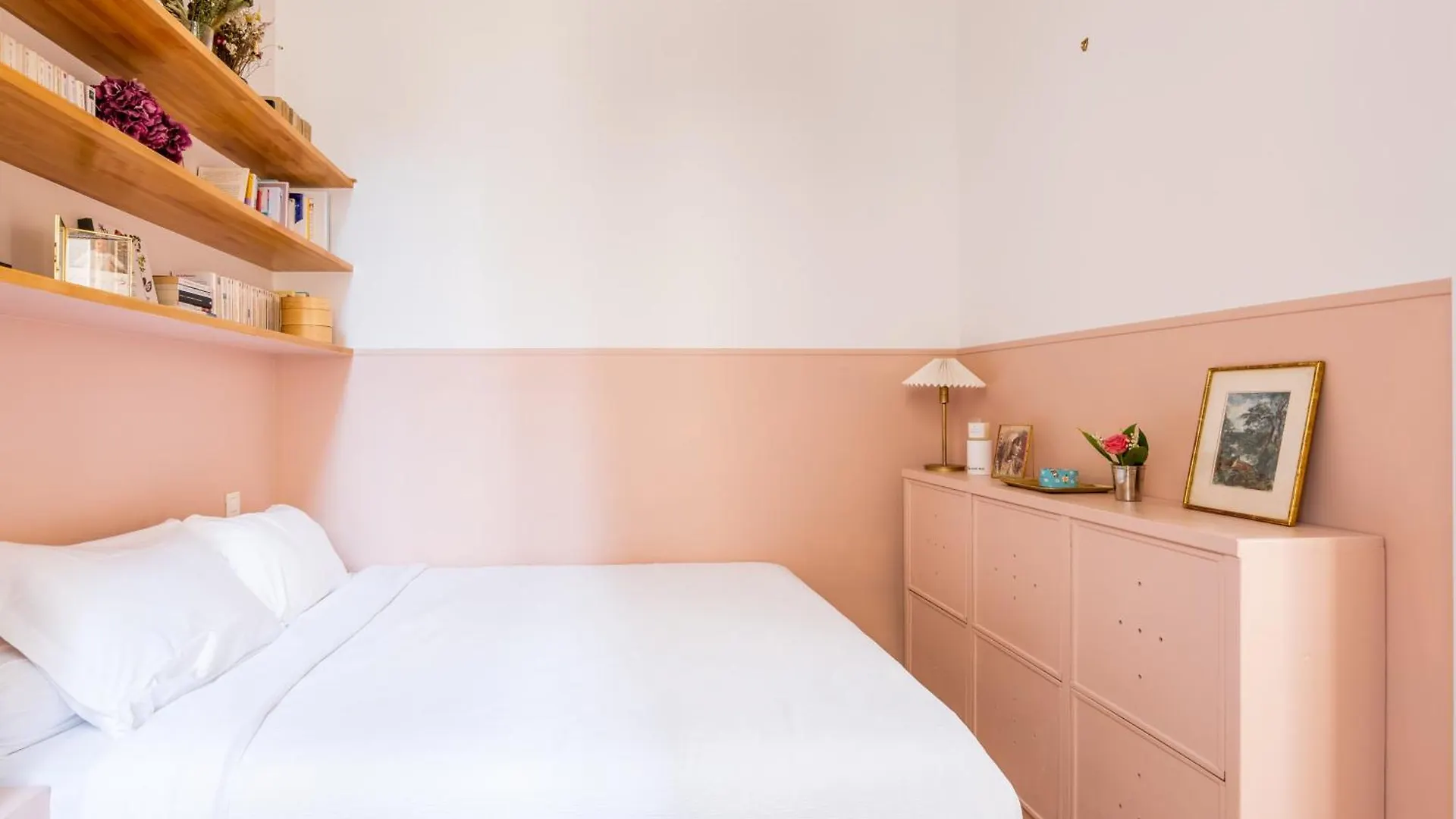 Veeve - Wondrous In White Apartment Paris