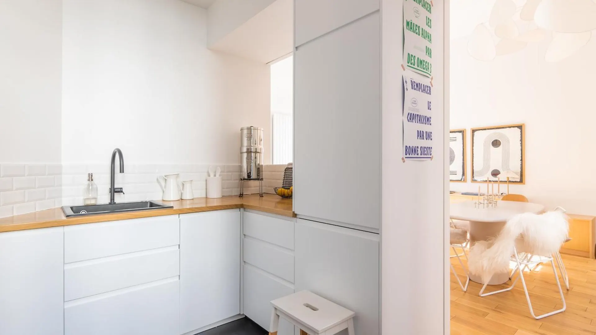Veeve - Wondrous In White Apartment Paris