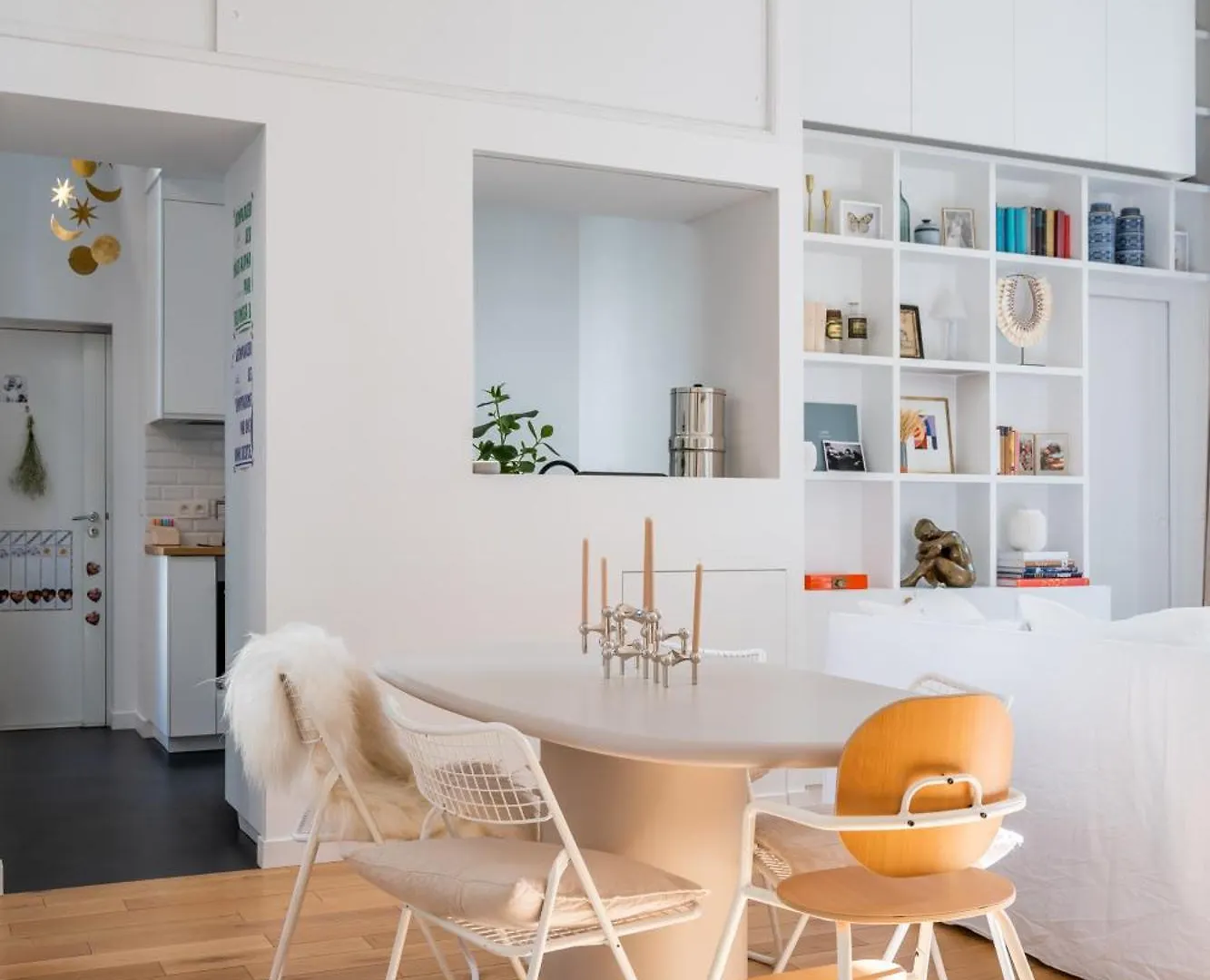Veeve - Wondrous In White Apartment Paris