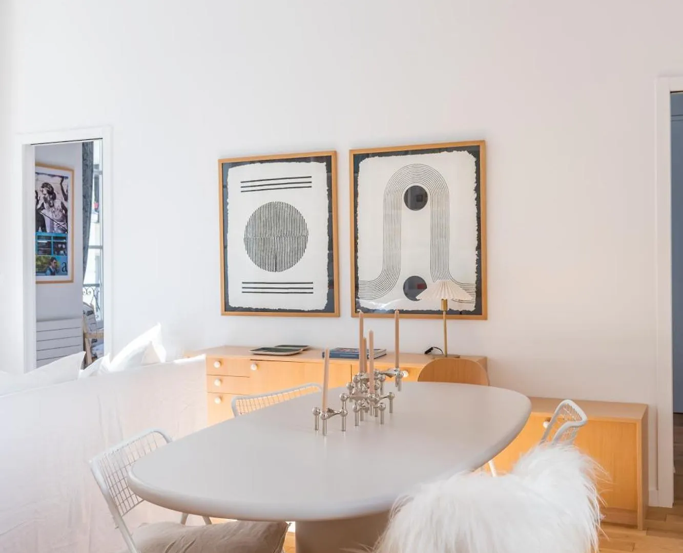 Veeve - Wondrous In White Apartment Paris