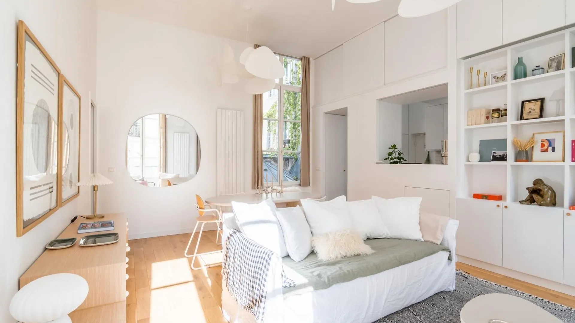 Veeve - Wondrous In White Apartment Paris France
